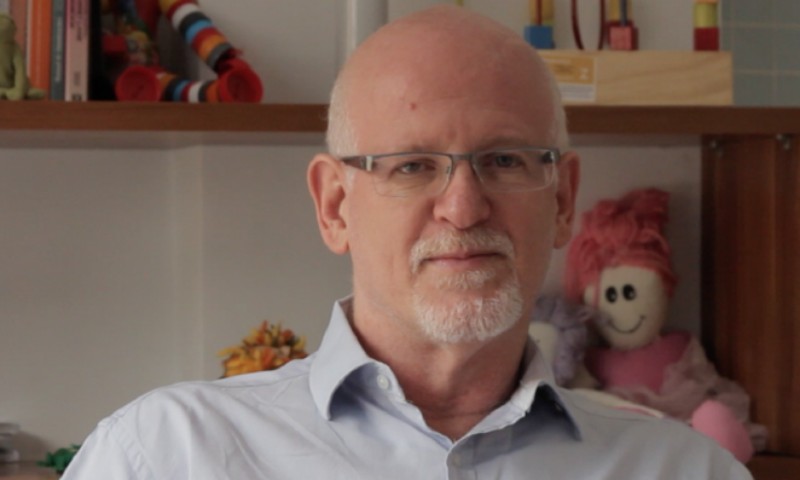 “Infância não é fase de construir currículo” – alerta Daniel Becker, pediatra e pesquisador da UFRJ