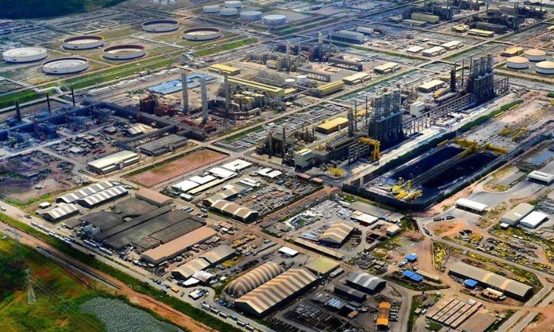 Petrobras sobe preço da gasolina nas refinarias em R$ 0,10