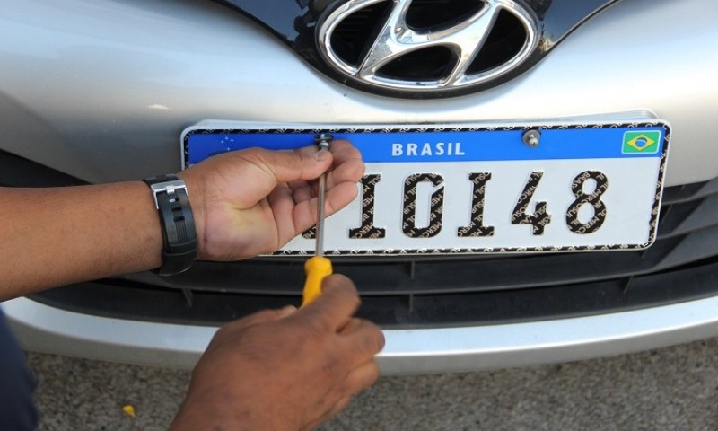 Detran/RS emite nota sobre as placas Mercosul