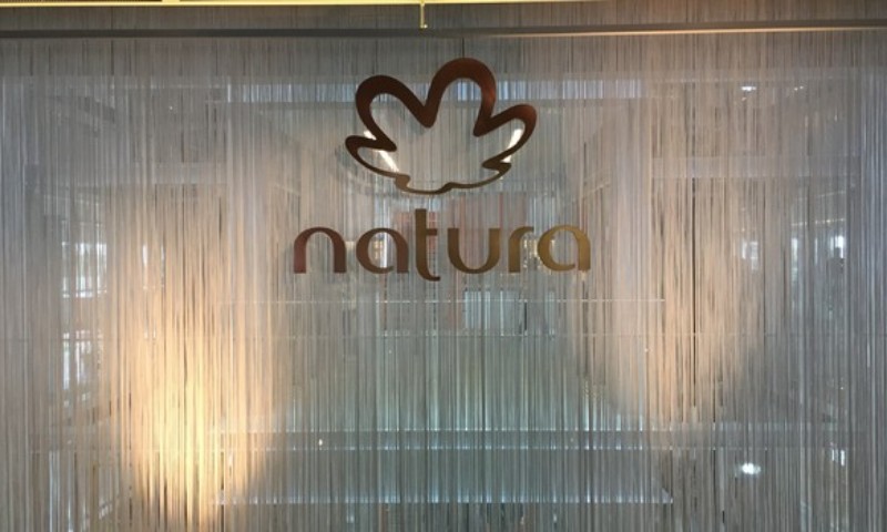 Natura compra Avon e se torna 4ª maior empresa do segmento de beleza