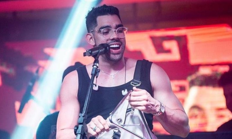 Cantor Gabriel Diniz morre na queda de avião em Sergipe