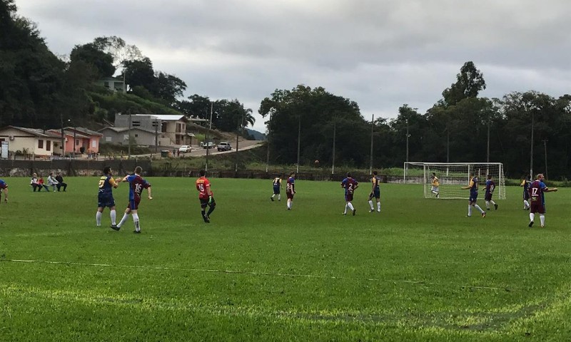 FUTEBOL 7: Campeonato Municipal Interbairros movimentou o domingo das mães
