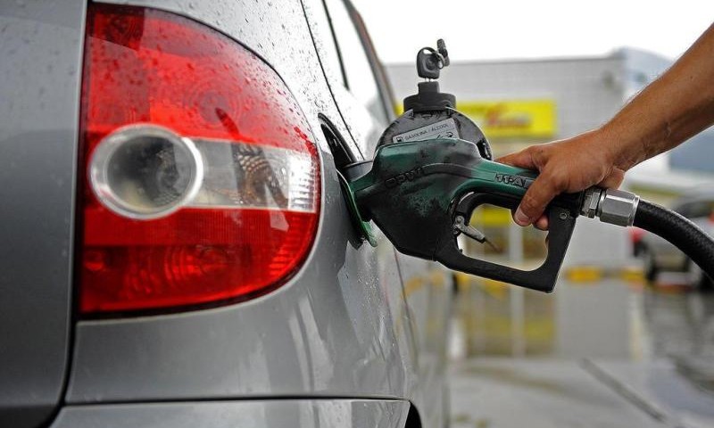 Gasolina cai mais no RS e preço do litro chega a R$ 3,95; veja onde