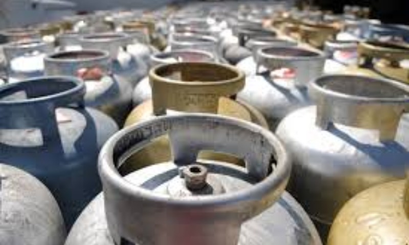 Governo avalia liberar venda de botijão de gás parcialmente cheio e sem marca de distribuidora