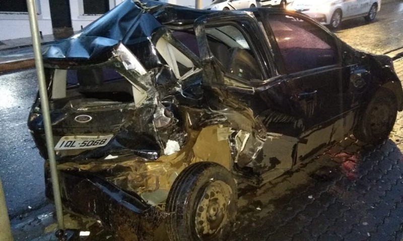 Motorista atropela quatro pessoas na rua Independência, em Passo Fundo