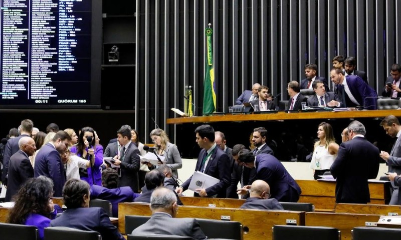 POLÍTICA: Câmara dos Deputados aprova nova lei das licitações