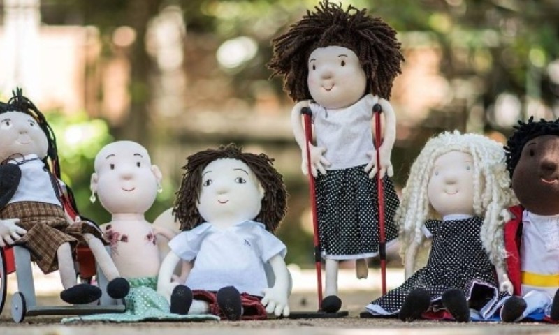 Amigos da Inclusão: artesã cria linha de bonecos que promove o respeito às diferenças