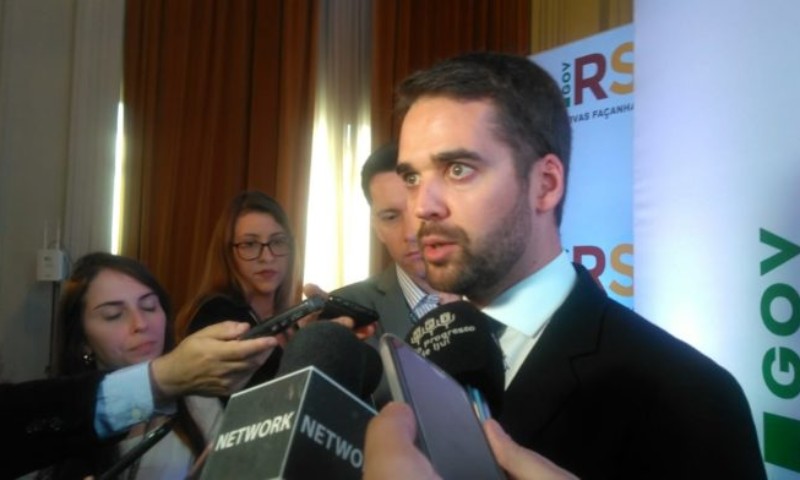 Eduardo Leite defende debate sobre a venda do Banrisul