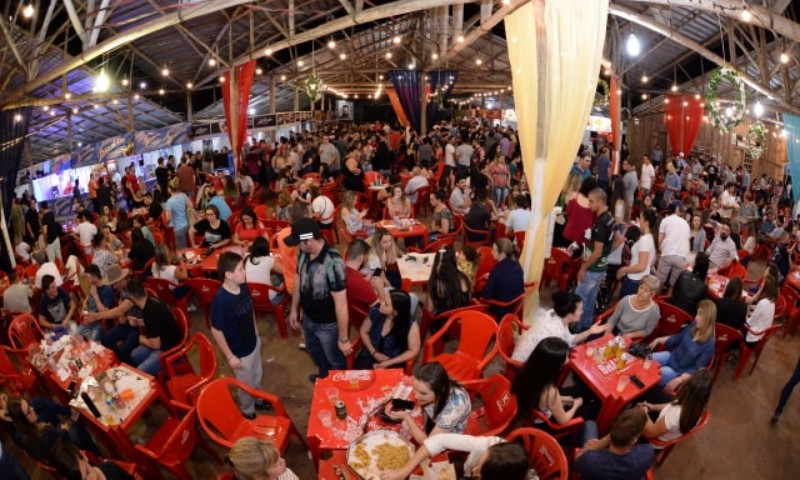 Noite de quinta-feira reuniu grande público na Expomarau