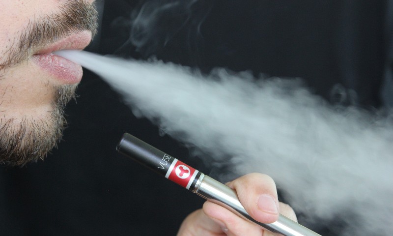 O perigo dos cigarros eletrônicos