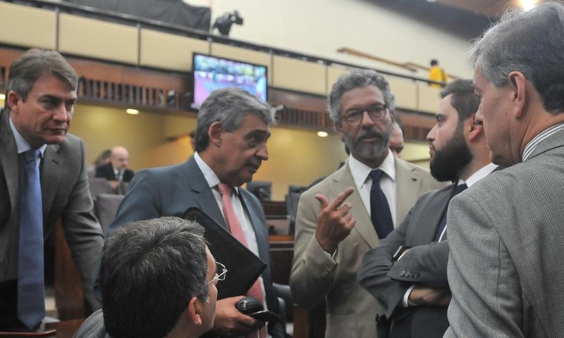 POLÍTICA: Recomeça hoje votação do pacote na Assembleia