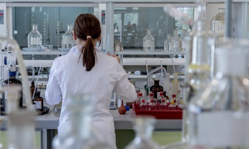 Infectologistas veem baixo risco de novo coronavírus chegar ao Brasil