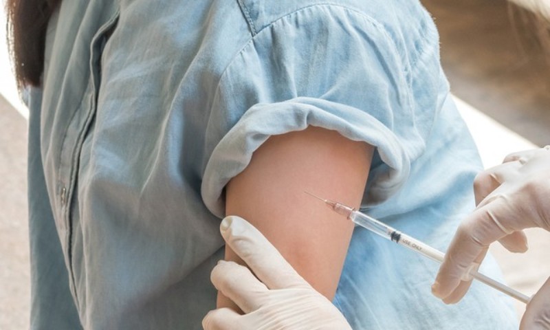 Infecções por HPV caem a zero entre meninas de 16 e 18 anos na Inglaterra graças à vacinação