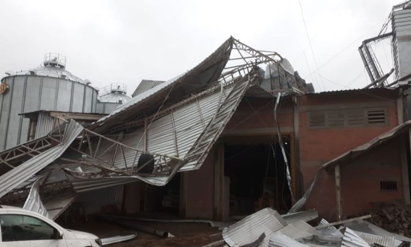 Temporal causa muitos estragos em Camargo na tarde desta terça-feira