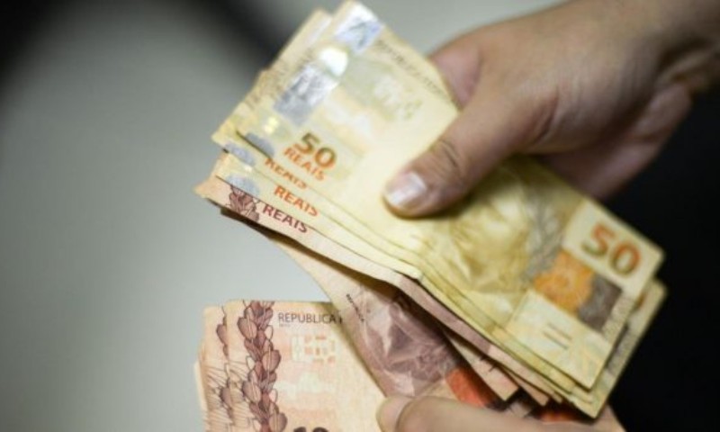 Começou a vigorar no sábado (1º) salário mínimo de R$ 1.045