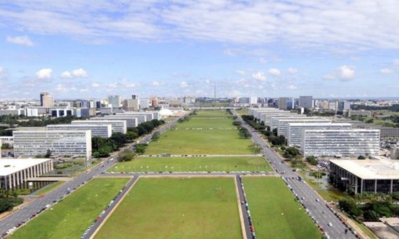 Governo paga pensão a 52 mil filhas solteiras