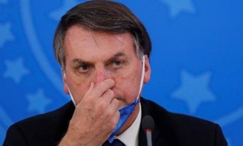 Bolsonaro revoga artigo que suspendia contrato de trabalho por 4 meses