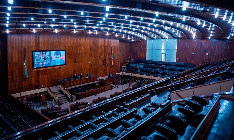 Deputados aprovam projeto que busca priorizar recursos para combate à Covid-19