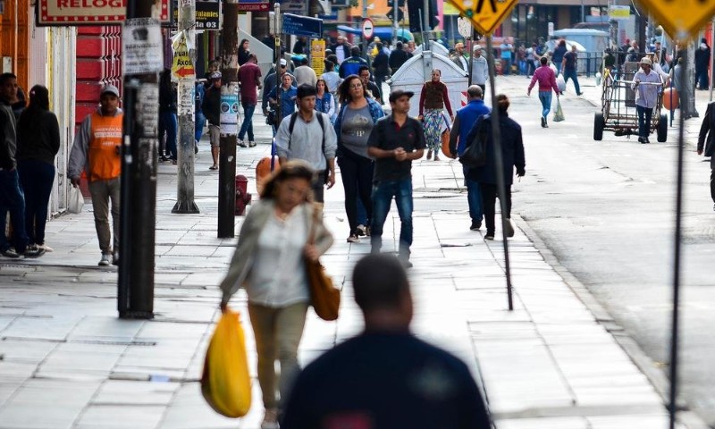 Perda total ou em parte da renda mensal já atingiu 40% dos brasileiros