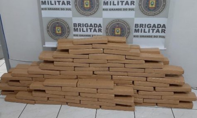 Veículo com placa de Marau é apreendido com mais de 140 quilos de maconha