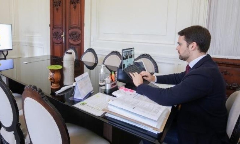 Publicado decreto que libera com restrições eventos corporativos e convenções em cidades do RS