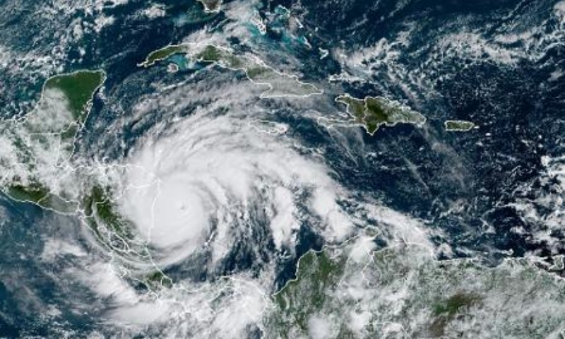 Furacão Iota atingiu a Nicarágua com ventos de 250km/h e tempestade de categoria 4