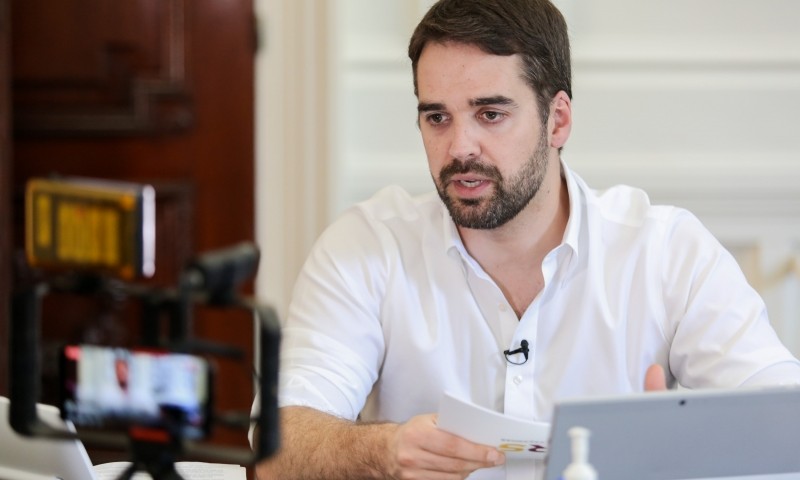 Governador autoriza aulas mesmo com bandeira vermelha