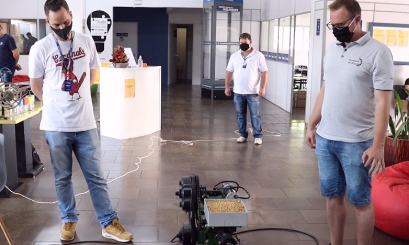 CESURG: acadêmicos apresentam protótipo de simulador de uma envasadora