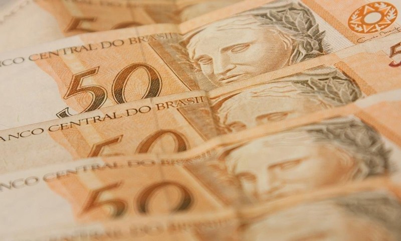 ECONOMIA: Governo prevê salário mínimo de R$ 1.088 a partir de 2021