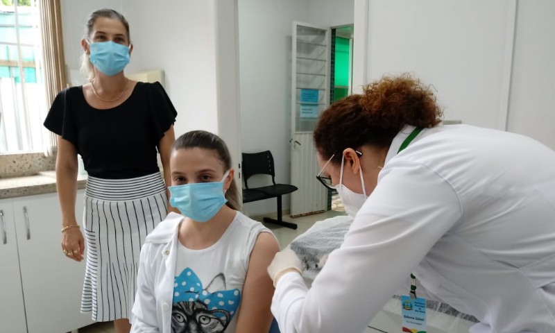Covid19: primeira pessoa vacinada em Vila Maria é a Técnica em Enfermagem, Aline Mara Bufon