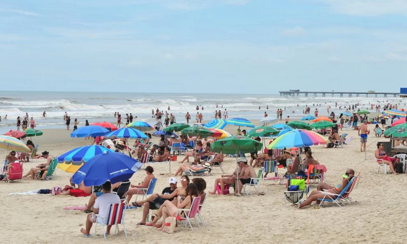 COVID-19: Aglomerações de Carnaval preocupam em meio a registro de nova cepa do coronavírus