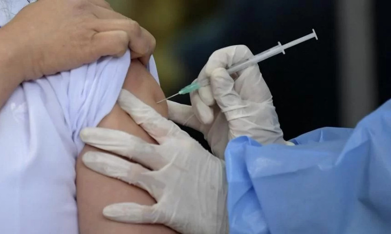 COVID-19: Vacina da Pfizer é 93% eficaz após duas semanas com apenas uma dose