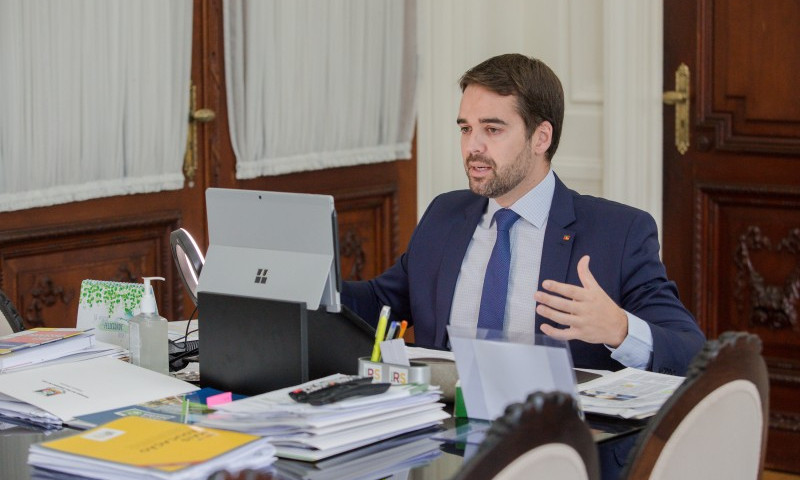 Governo do RS vai permitir reabertura do comércio a partir de 22 de março, com novos protocolos