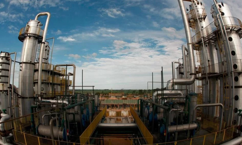ECONOMIA: Petrobras diz às distribuidoras que reduzirá preço da gasolina em R$ 0,1420