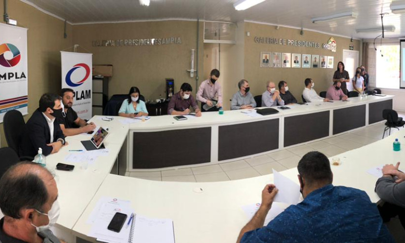 Cesurg: acadêmicos apresentam estudo de caso frente a AMPLA