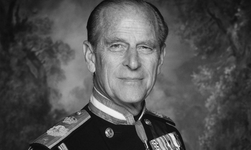 Príncipe Philip, marido da rainha Elizabeth II, morre aos 99 anos