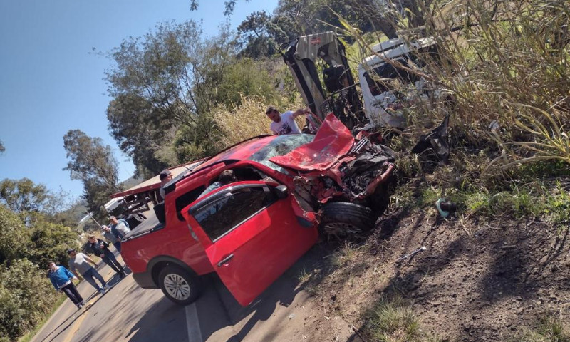 TRÂNSITO: Engavetamento na ERS 324 entre Vila Maria e Casca