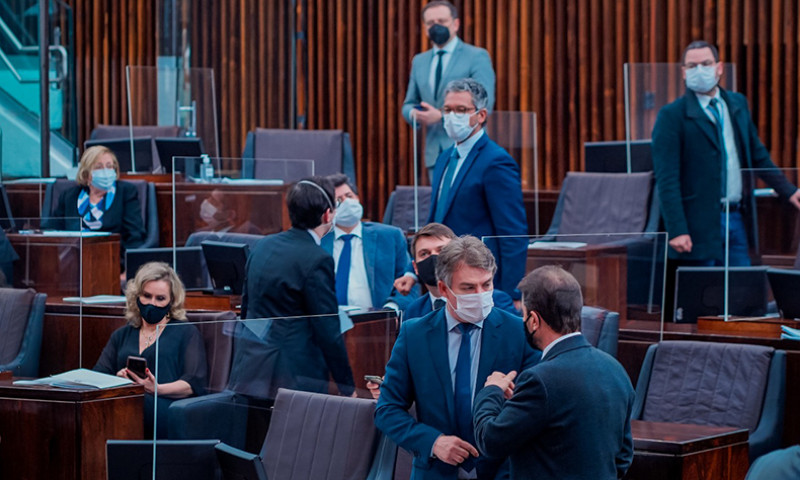 POLÍTICA: Assembleia aprova fim da pensão vitalícia de ex-governadores no Rio Grande do Sul