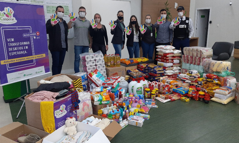 DIA C: Colaboradores da Sicredi Aliança RS/SC/ES arrecadam 4,5 toneladas de alimentos