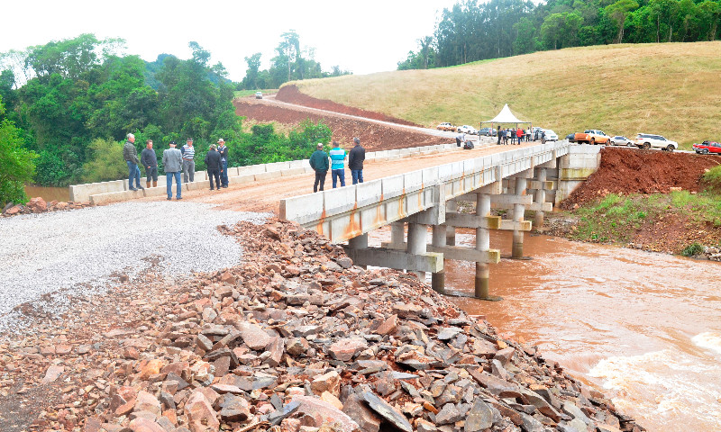 OBRAS: Vila Maria inaugura duas novas pontes no município