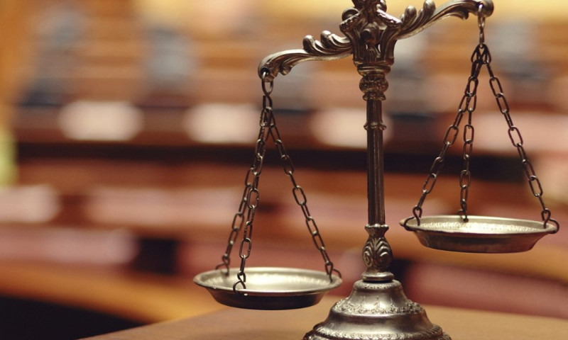 Justiça do RS proíbe o acesso de pessoas vestindo bermuda, minissaia ou chinelo em seus prédios