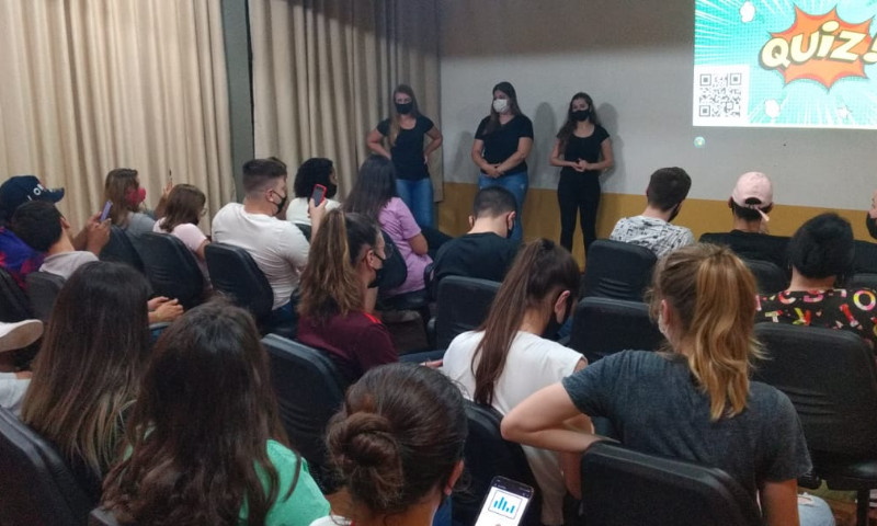 Alunos da Faculdade CESURG realizam palestra em escola de Vila Maria