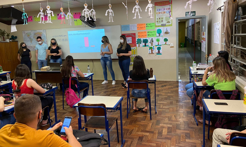 Acadêmicos da CESURG promovem palestra em escola de Marau. Próxima vai ocorrer em Vila Maria