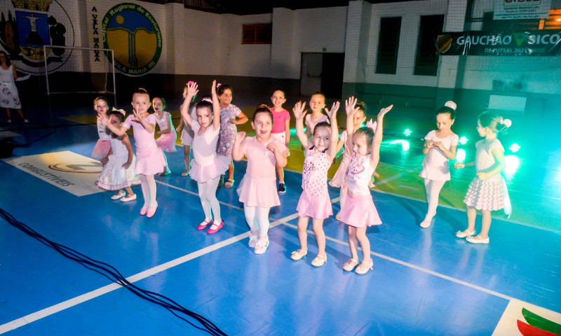 Programação Natalina de Vila Maria teve dança e muita música na noite desta terça-feira