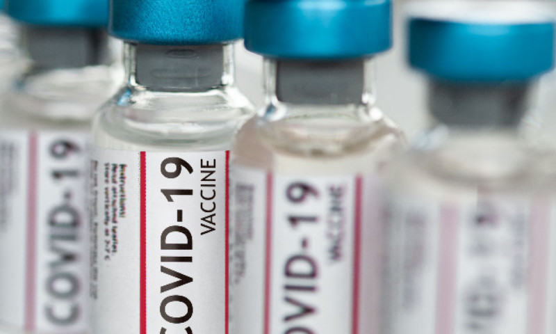 Três doses de Pfizer neutralizam variante Ômicron, anuncia a farmacêutica