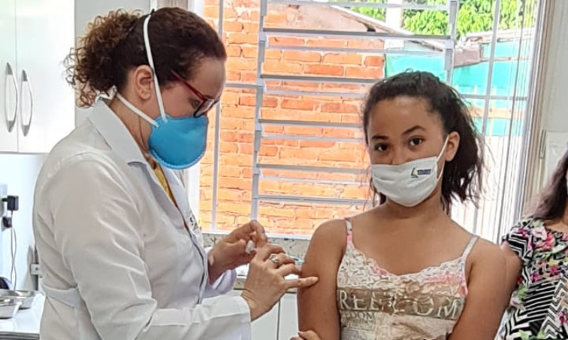 Covid19: Anna Luh Ribeiro Alexandre é a primeira criança de Vila Maria a receber a vacina pediátrica