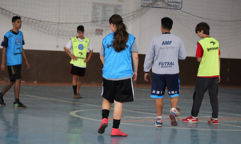 Projeto Social AMF inicia aulas gratuitas de futsal