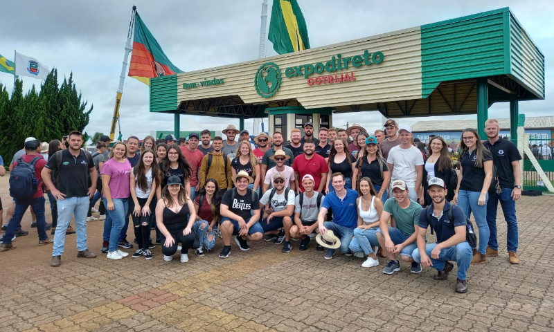 Alunos da Faculdade CESURG realizam visita técnica na Expodireto Cotrijal