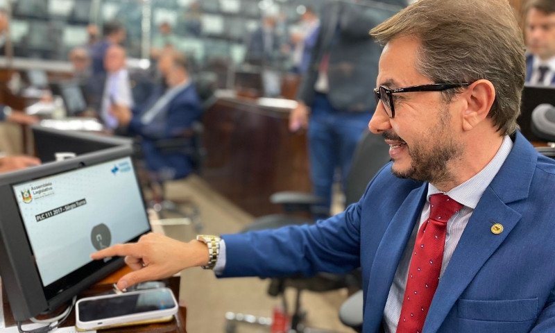 Turra comemora aprovação do projeto que amplia transparência com dinheiro público