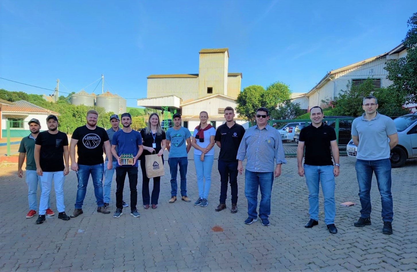 Acadêmicos da Faculdade CESURG realizam visita técnica na empresa Adubos Coxilha
